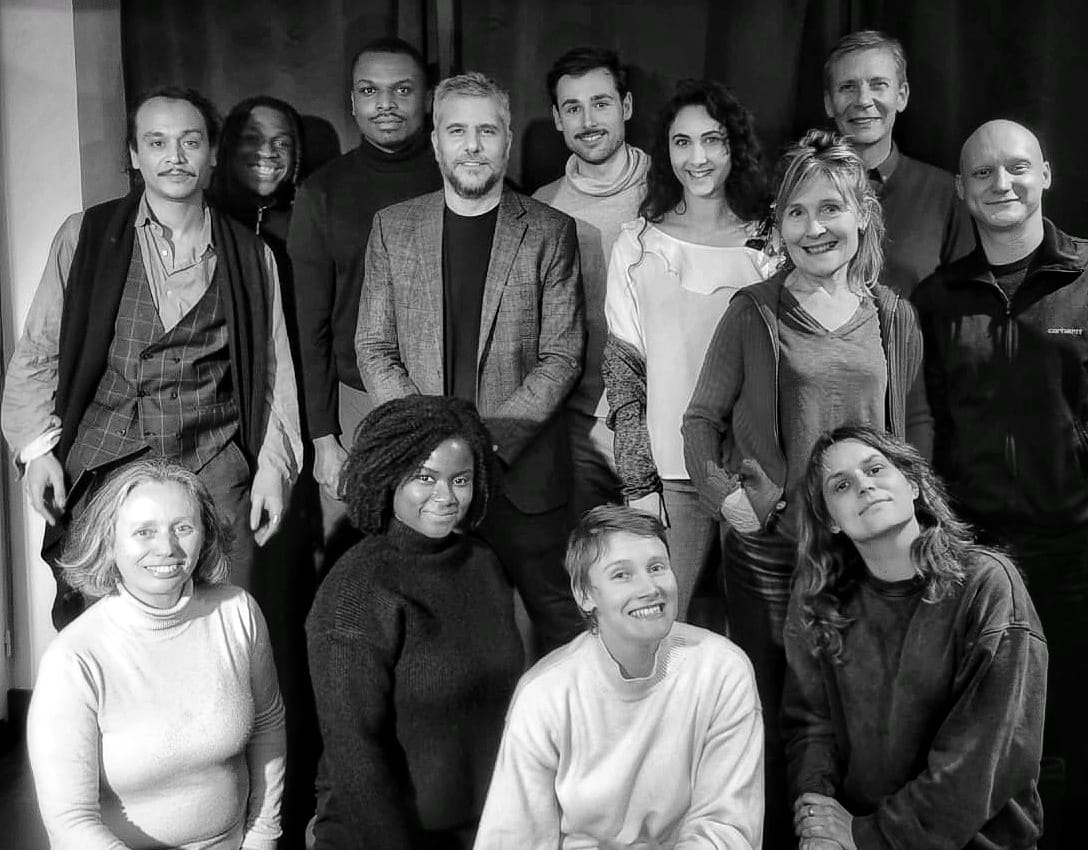 Groupe de comédiens de la formation Yatta